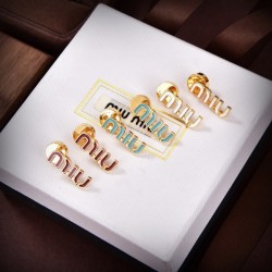 Those who want a classic Earrings 2023SS MIU MIU